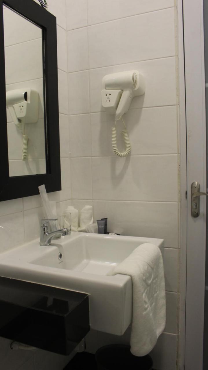 Serapi Hotel Kuching Dış mekan fotoğraf